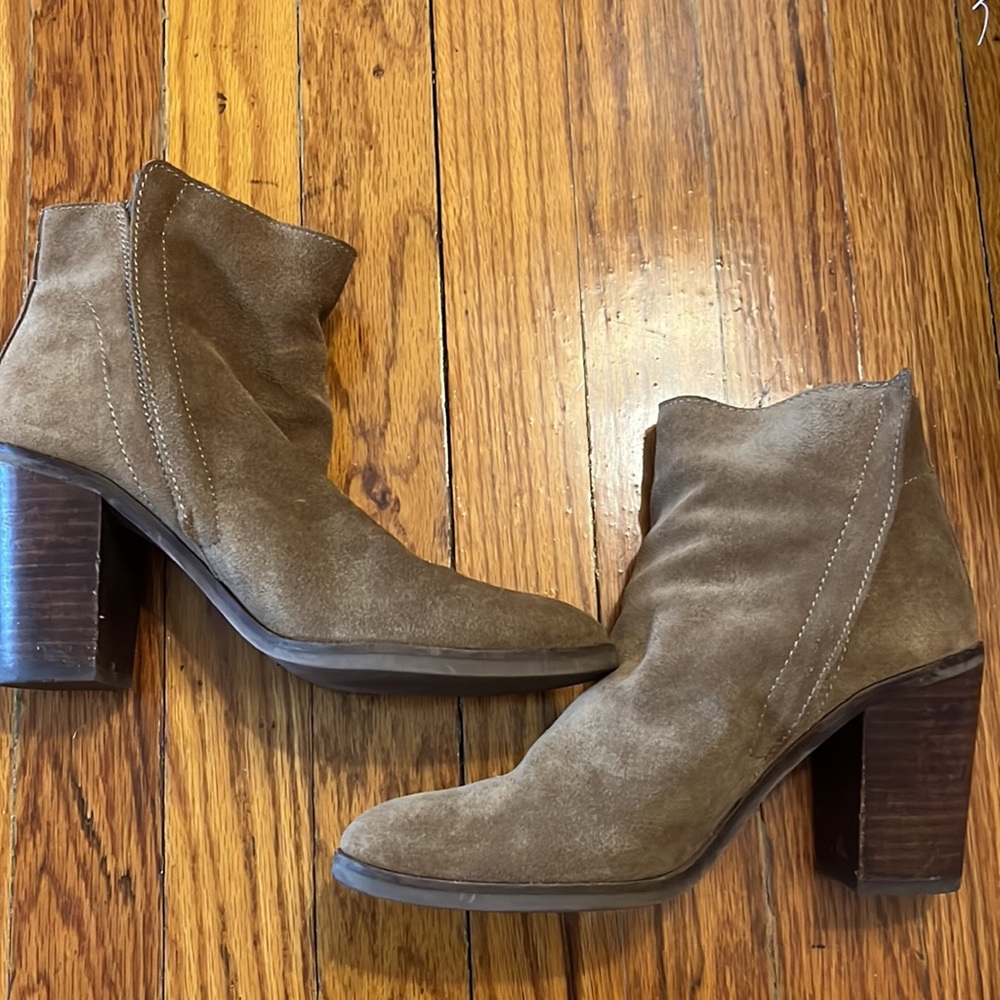 Dolce Vita Stunna Booties - Picture 2 of 7